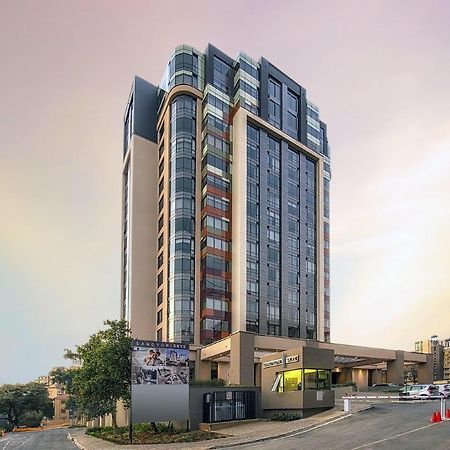 Luxury @ Sandton Skye Joanesburgo Exterior foto